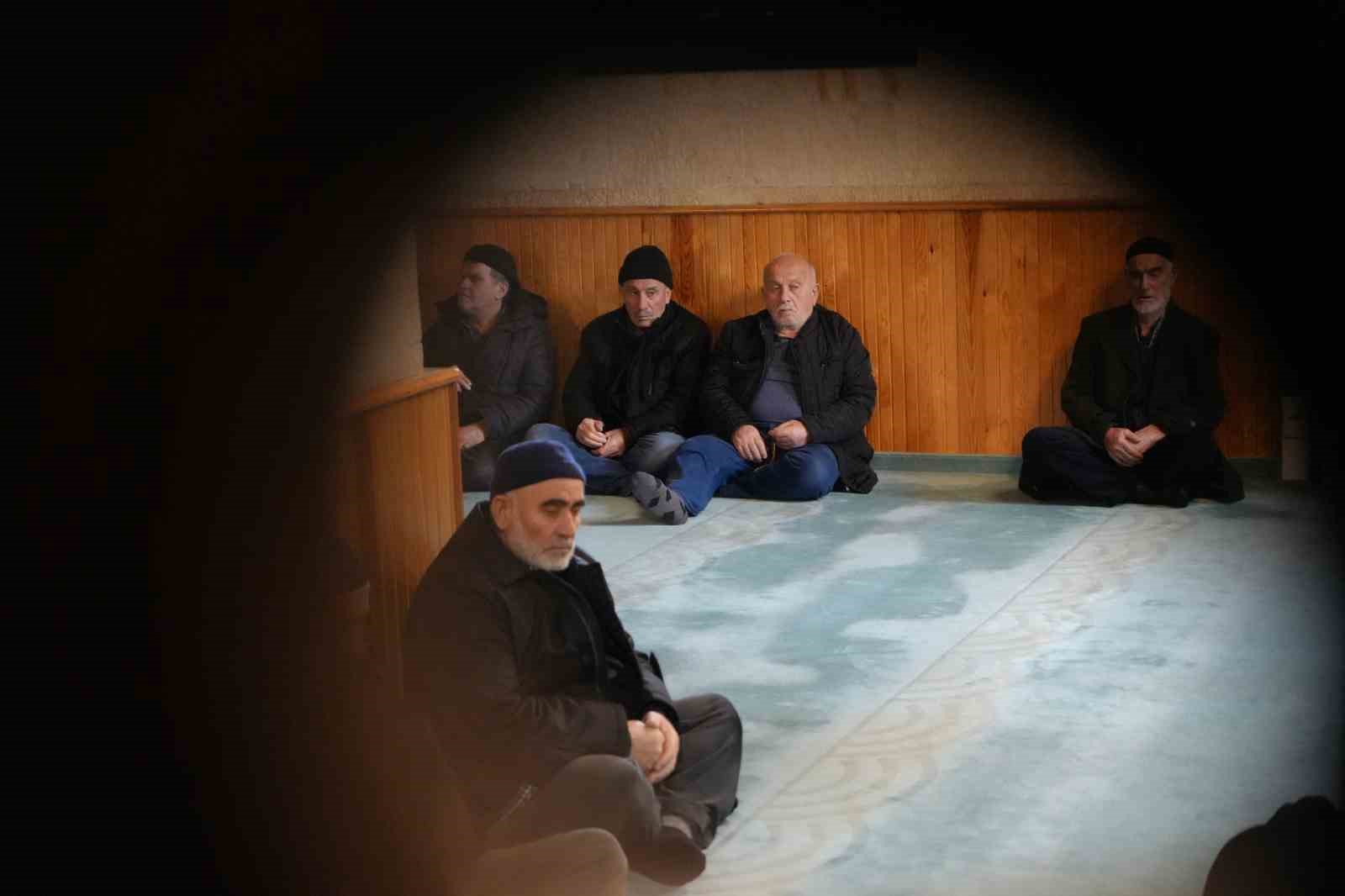 6 Şubat depremlerinde hayatını kaybedenler Bayburt’ta dualarla anıldı
