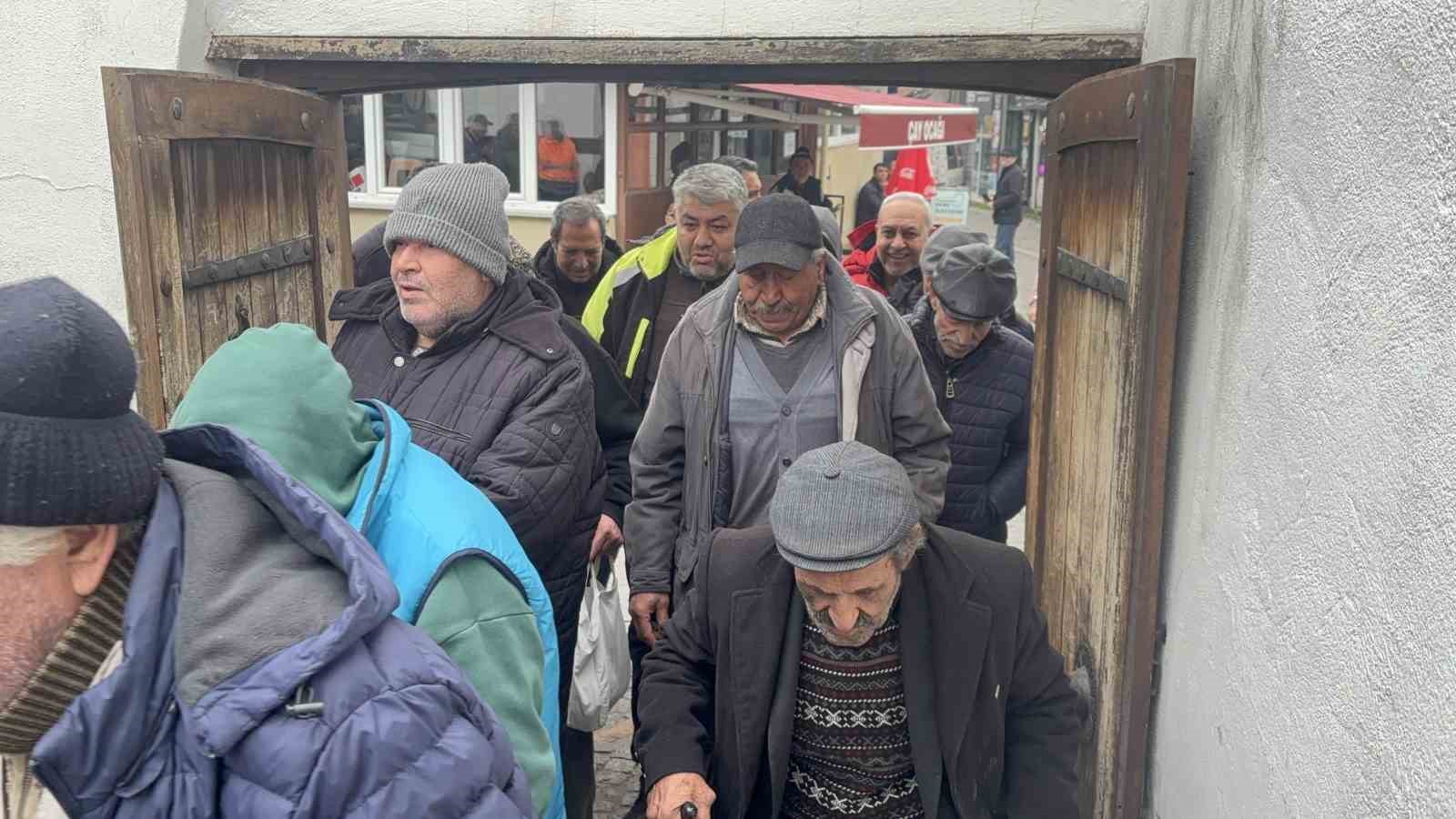 6 Şubat depremlerinde hayatını kaybedenler Edirne’de dualarla anıldı
