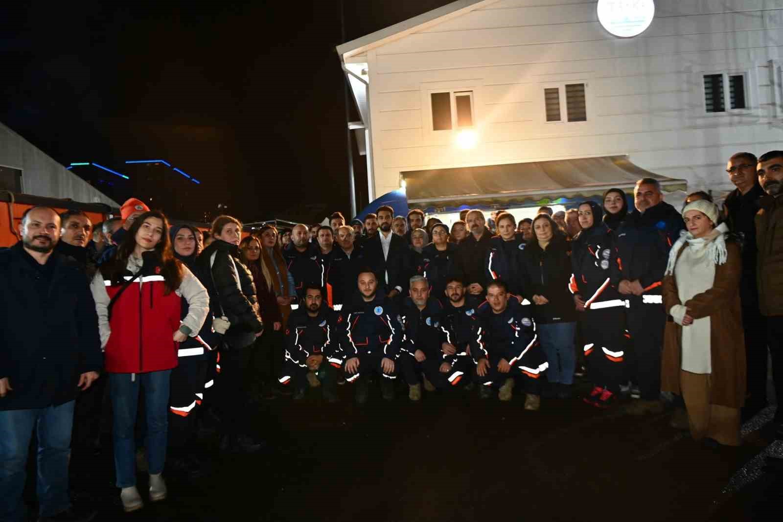 6 Şubat depremlerinde hayatını kaybedenler Tuzla’da dualarla anıldı
