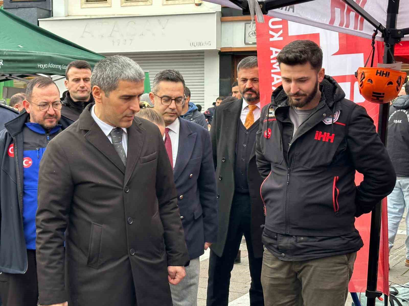 6 Şubat depremlerinde hayatını kaybedenler Uşak’ta dualarla anıldı
