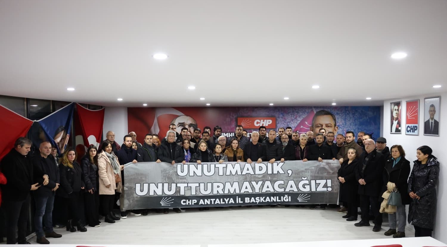 6 Şubat depremlerinin 3. yıl dönümünde hayatını kaybedenler anıldı
