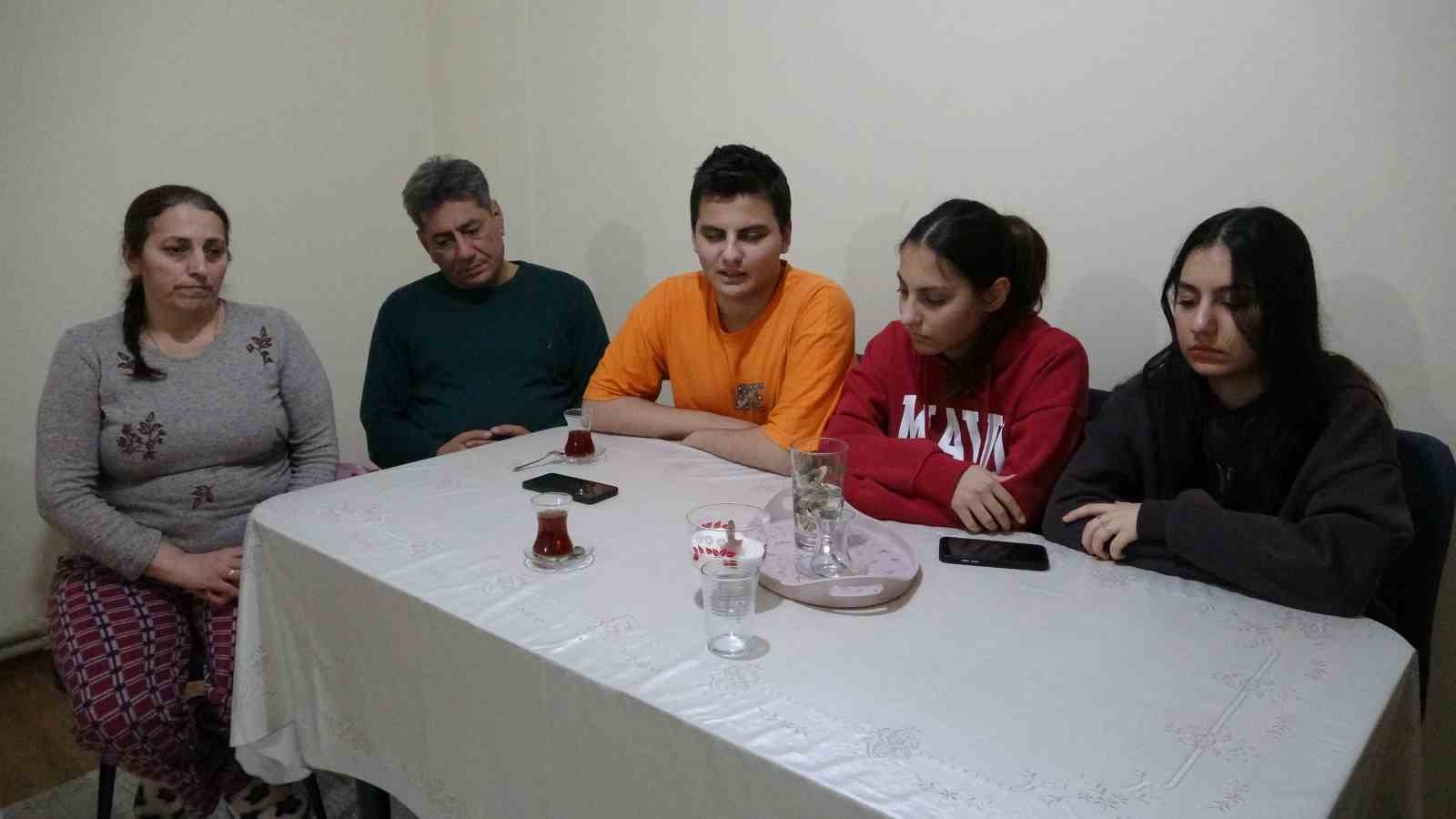 6 Şubat’ta kepçeyle gittiği enkazdan annesinin cenazesini çıkartan operatör o anları anlattı
