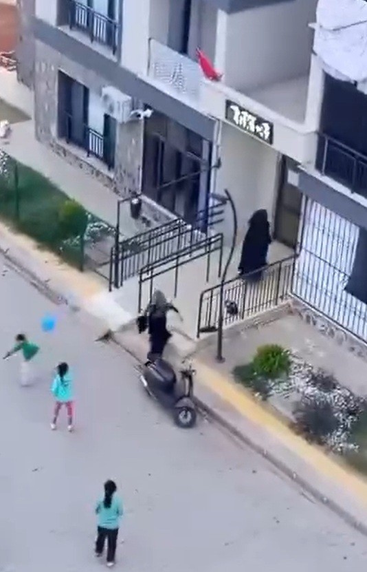 6 yaşındaki çocuğu bıçakla yaralayan hademe tahliye oldu
6 yaşındaki çocuğu bıçakla yaralayan hademe tahliye oldu