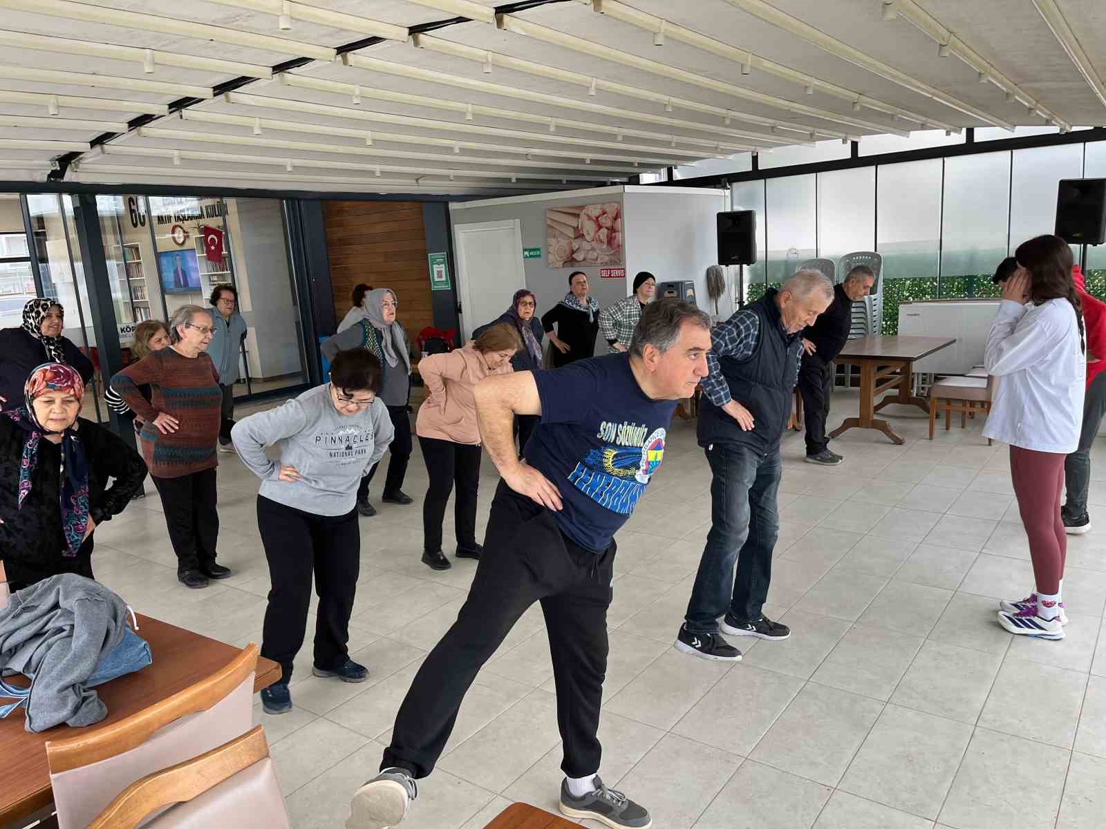 +60 Yaş Kulübü’nde spor ve zihinsel egzersiz bir arada
