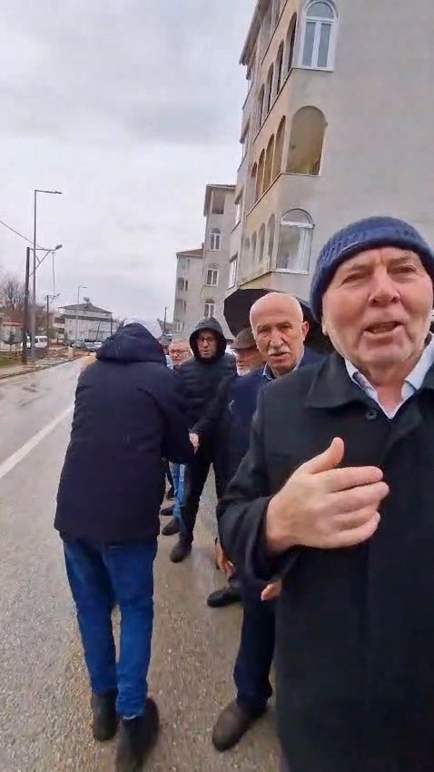 60 Yıllık Bayram geleneği: 1 kilometrelik bayramlaşma kuyruğu
