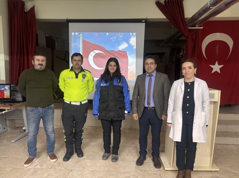 605 öğrenciye güvenli teknoloji kullanımı eğitimi
