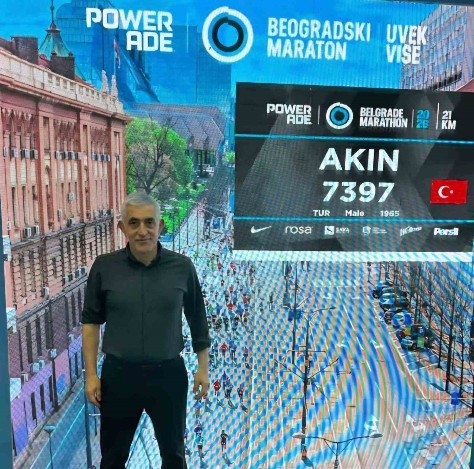 61 yaşındaki beyin cerrahı, maraton koşusunda uluslararası ödül kazandı
