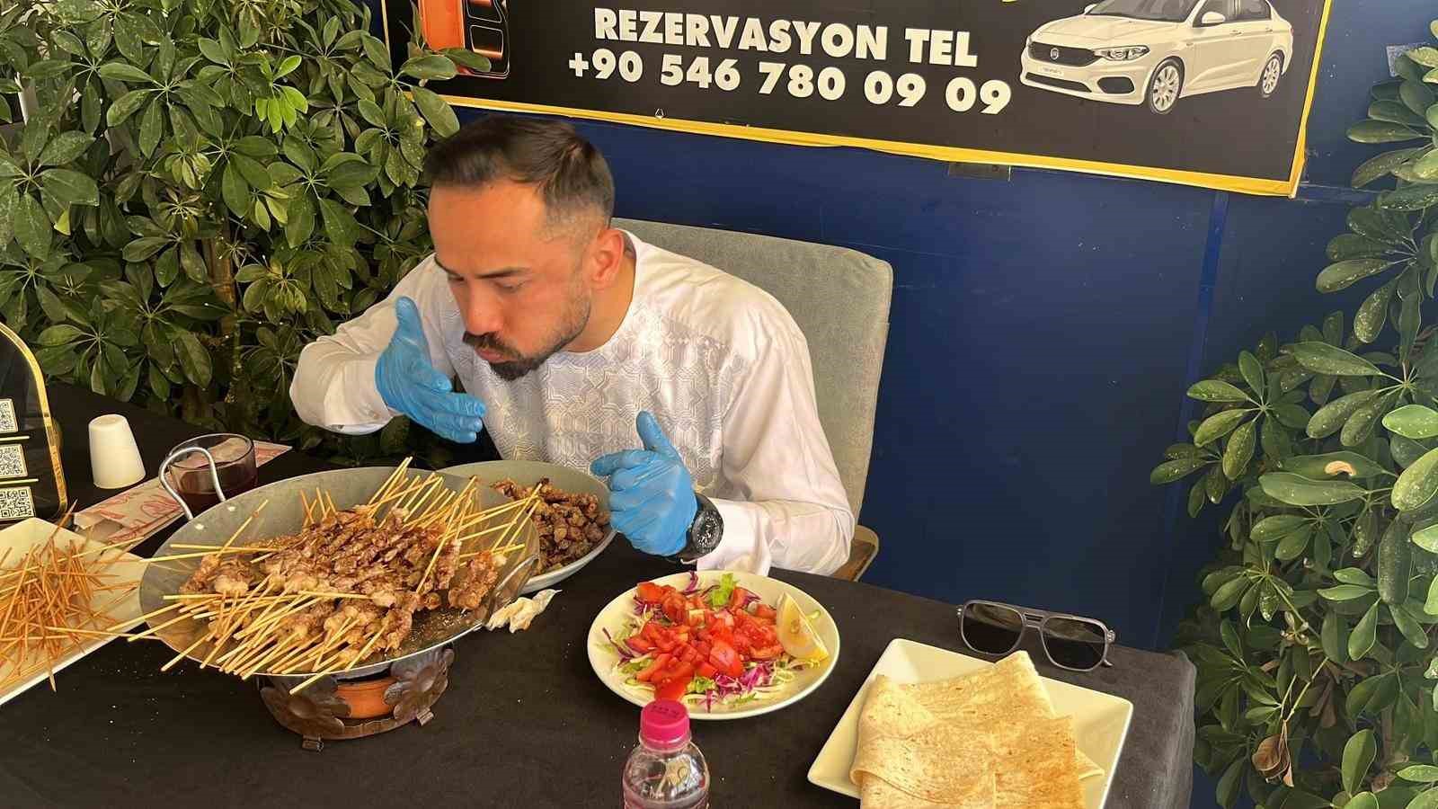 63 kilogram olarak başladığı ve 80 dakika süren  yarışma sonunda  70 kilograma çıktı
