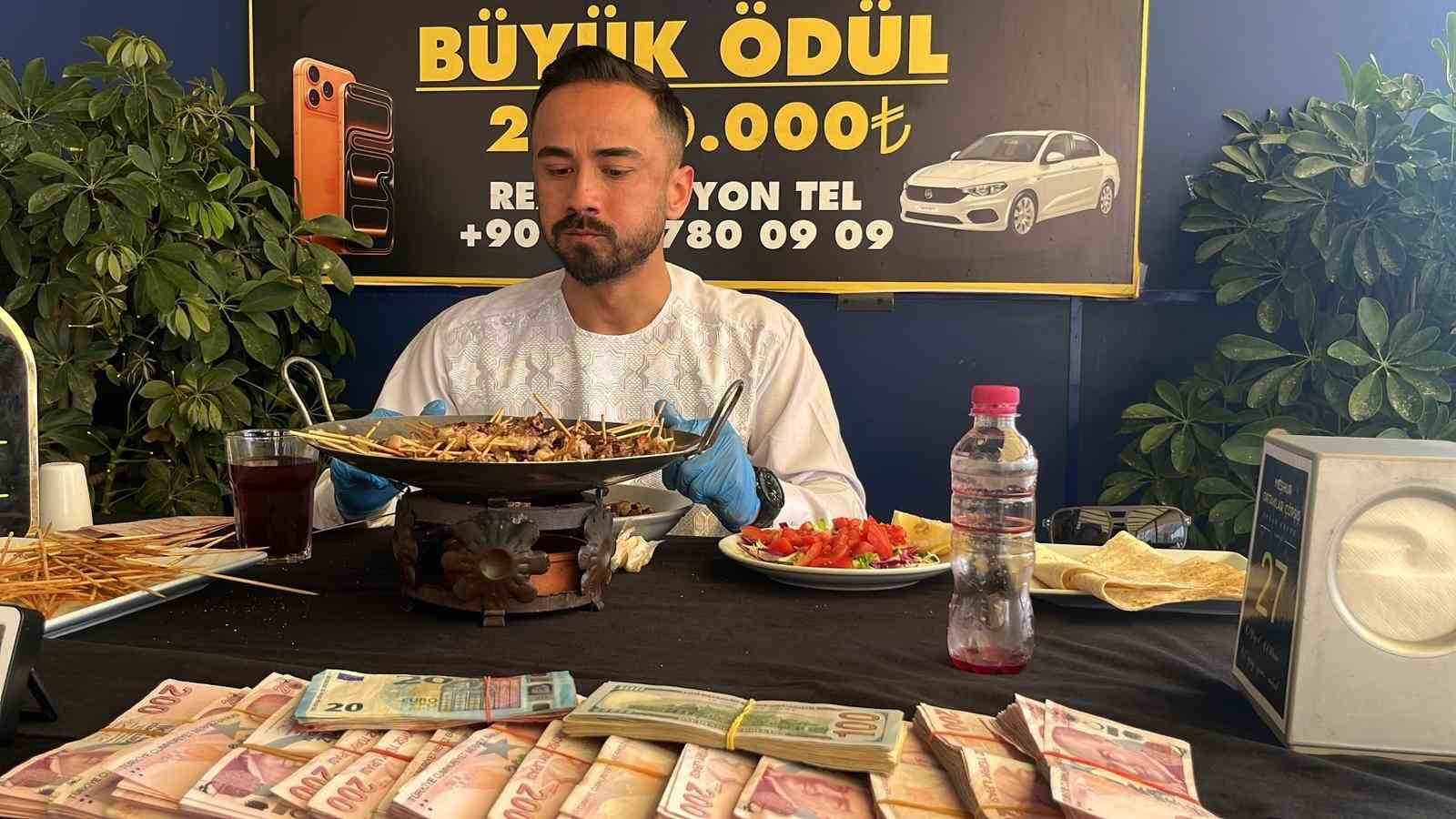 63 kilogram olarak başladığı ve 80 dakika süren  yarışma sonunda  70 kilograma çıktı
