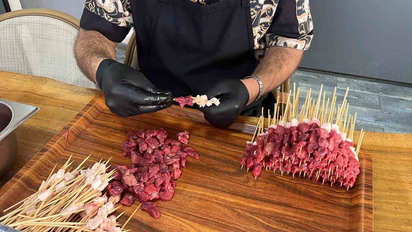 63 kilogram olarak başladığı ve 80 dakika süren  yarışma sonunda  70 kilograma çıktı
