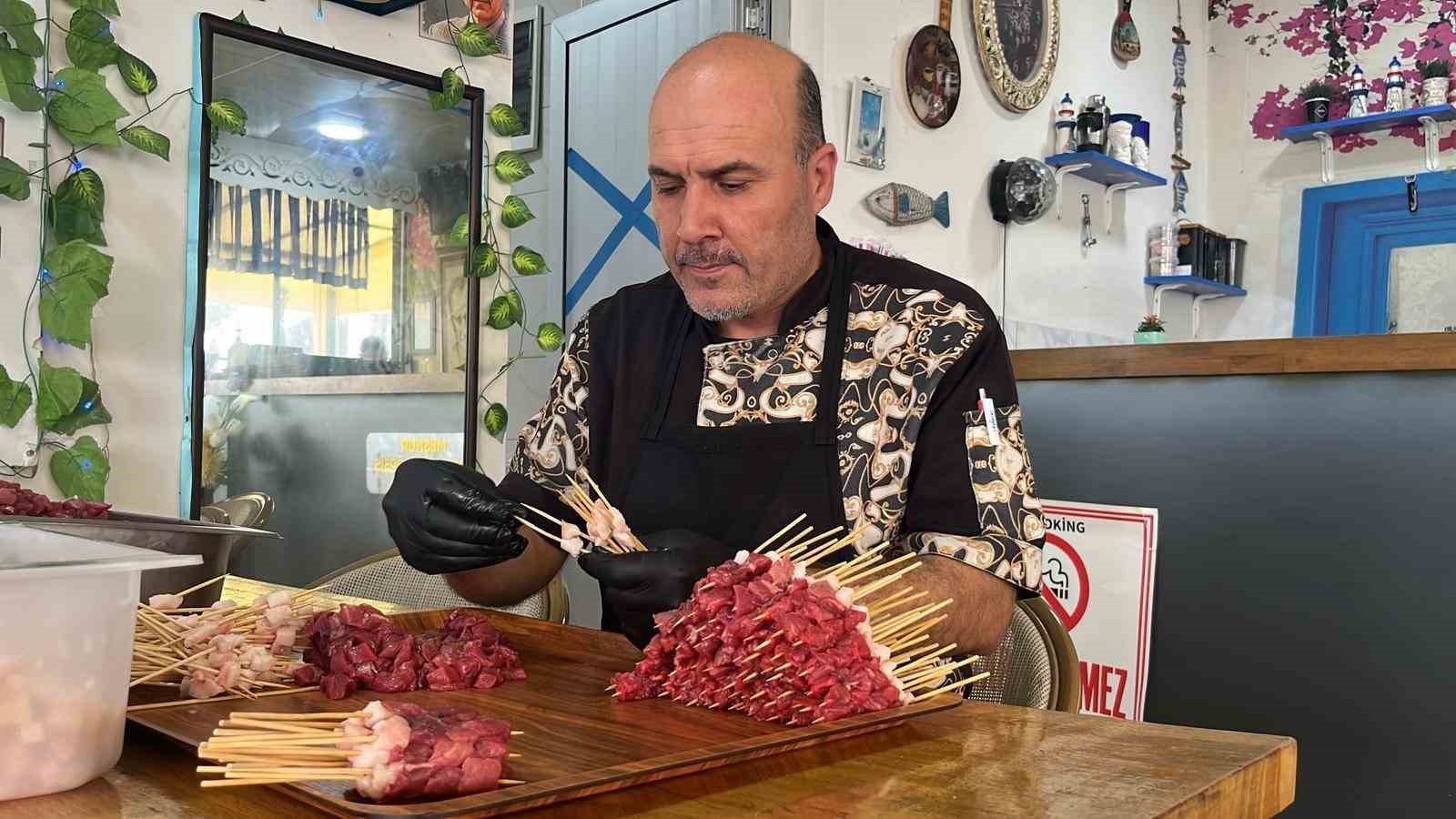 63 kilogram olarak başladığı ve 80 dakika süren  yarışma sonunda  70 kilograma çıktı
