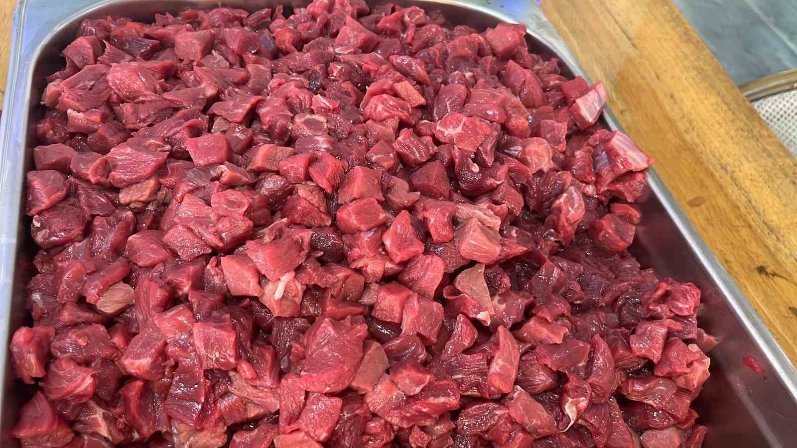 63 kilogram olarak başladığı ve 80 dakika süren  yarışma sonunda  70 kilograma çıktı
