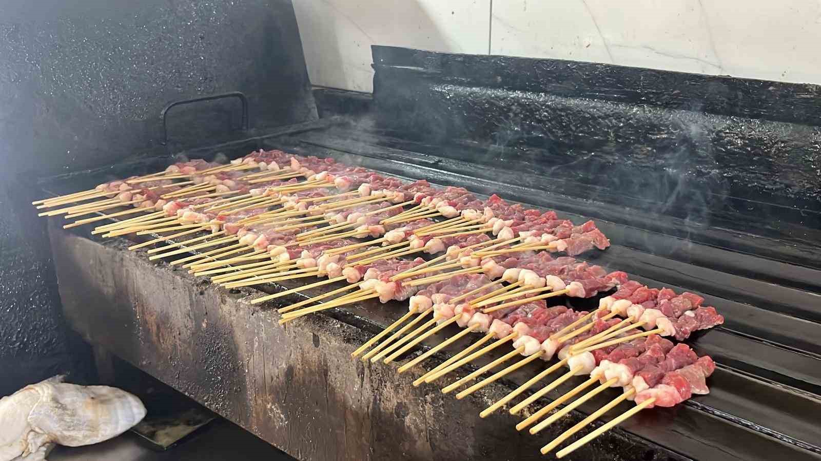 63 kilogram olarak başladığı ve 80 dakika süren  yarışma sonunda  70 kilograma çıktı
