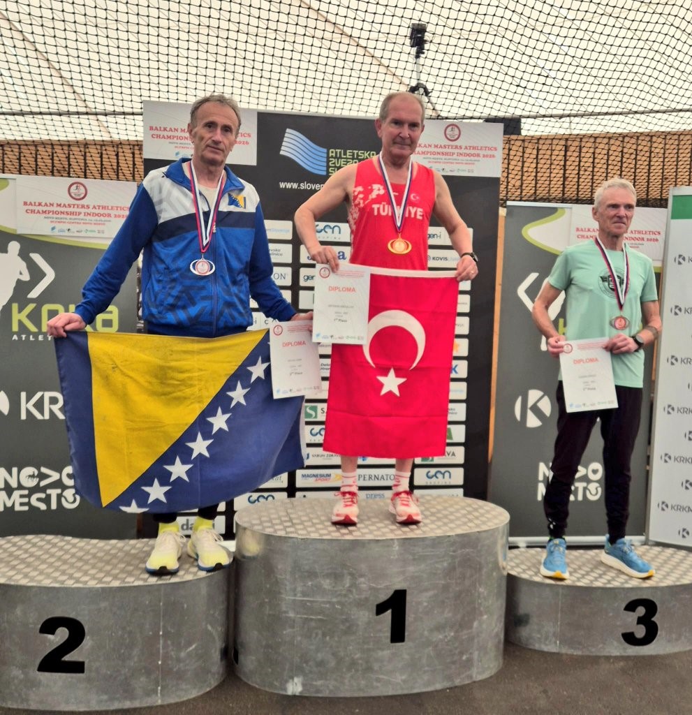 65 yaşındaki Denizlili atlet üç altın madalya yurda döndü
