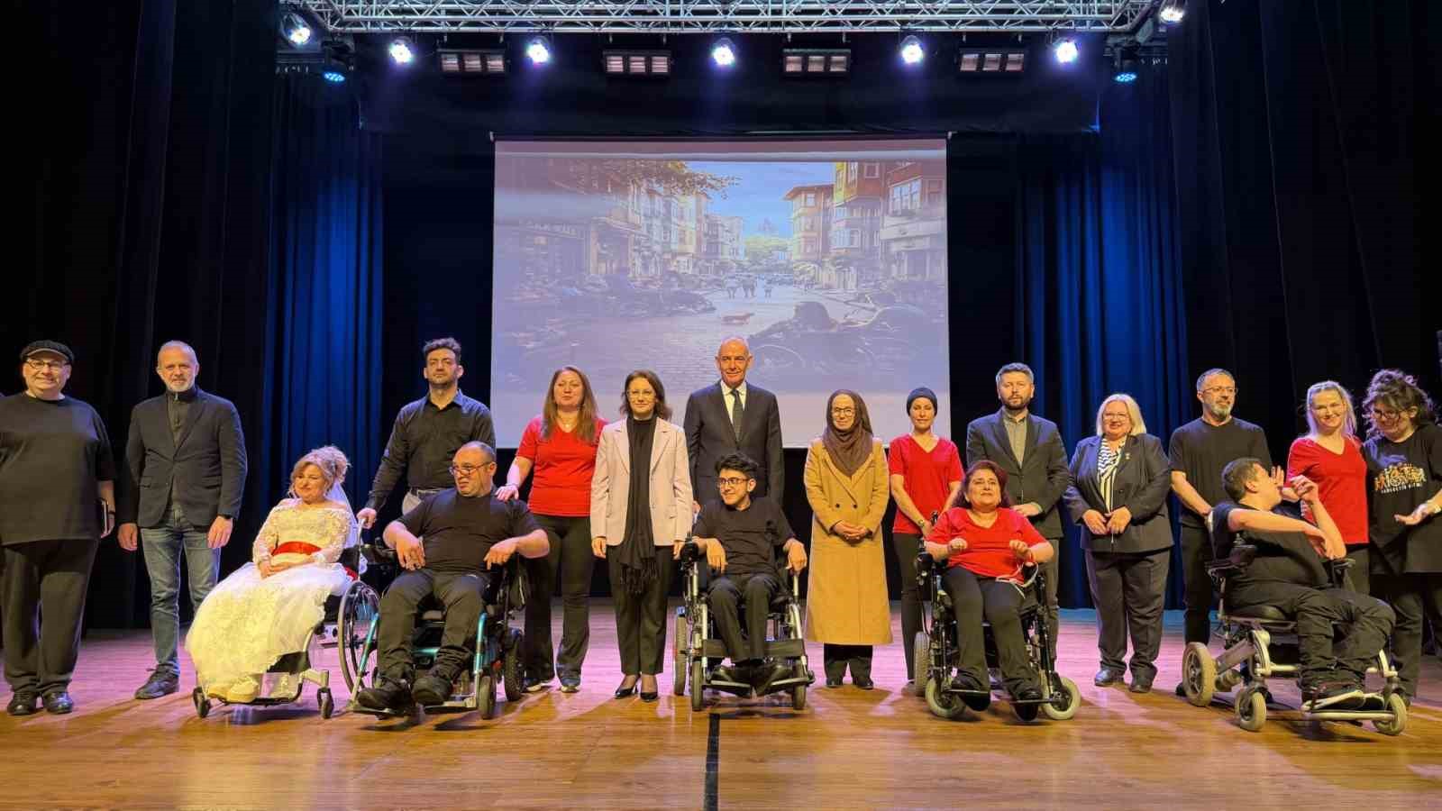 7 ay süren emek, tekerlekli sandalyeli bireylerin dansıyla sahneye taşındı
7 ay süren emek, tekerlekli sandalyeli bireylerin dansıyla sahneye taşındı