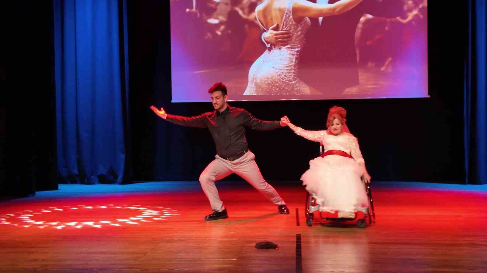 7 ay süren emek, tekerlekli sandalyeli bireylerin dansıyla sahneye taşındı
7 ay süren emek, tekerlekli sandalyeli bireylerin dansıyla sahneye taşındı