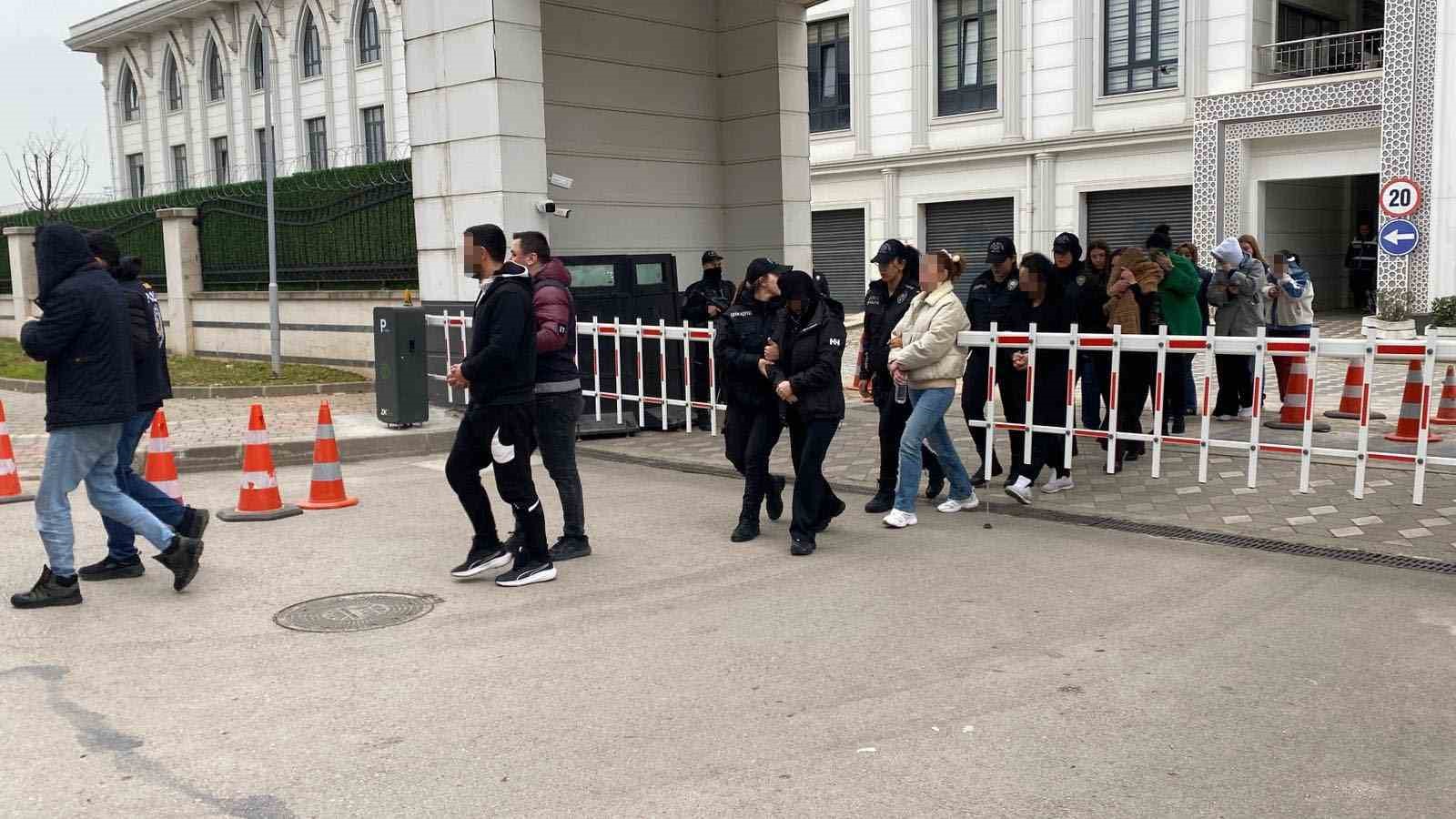 7 ilde 105 milyon liralık dolandırıcılık operasyonunun 25 zanlısı adliyeye sevk edildi
