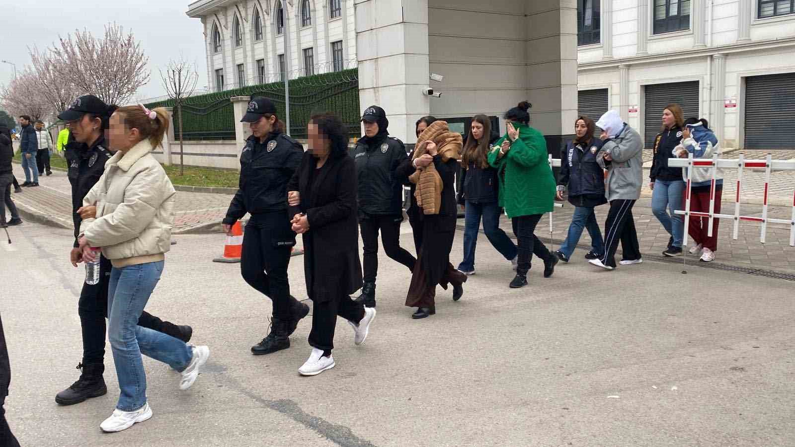 7 ilde 105 milyon liralık dolandırıcılık operasyonunun 25 zanlısı adliyeye sevk edildi
