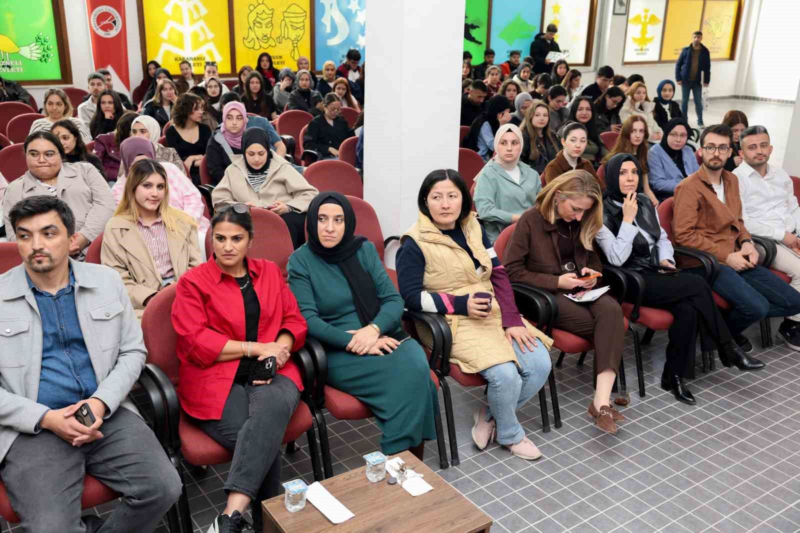 "7 Kemerli Bir Zaman Geçidi" filmi üniversite öğrencileriyle buluştu
