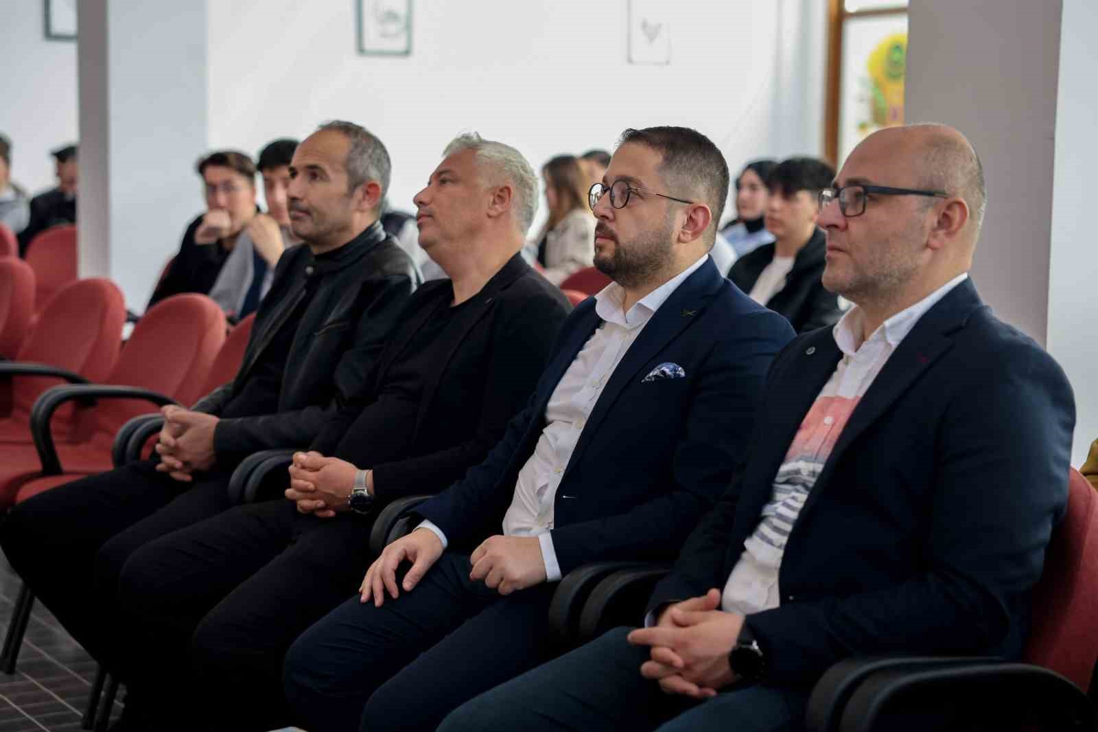 "7 Kemerli Bir Zaman Geçidi" filmi üniversite öğrencileriyle buluştu
