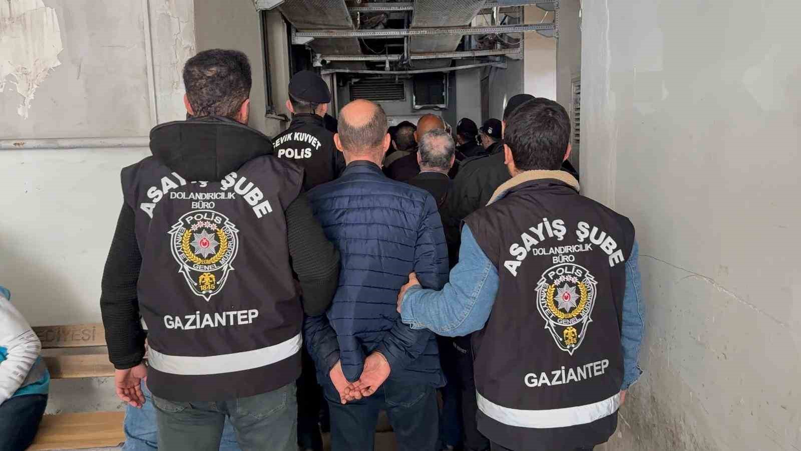 7 üniversite bitiren GAÜN öğretim görevlisinden 521 milyonluk vurgun
