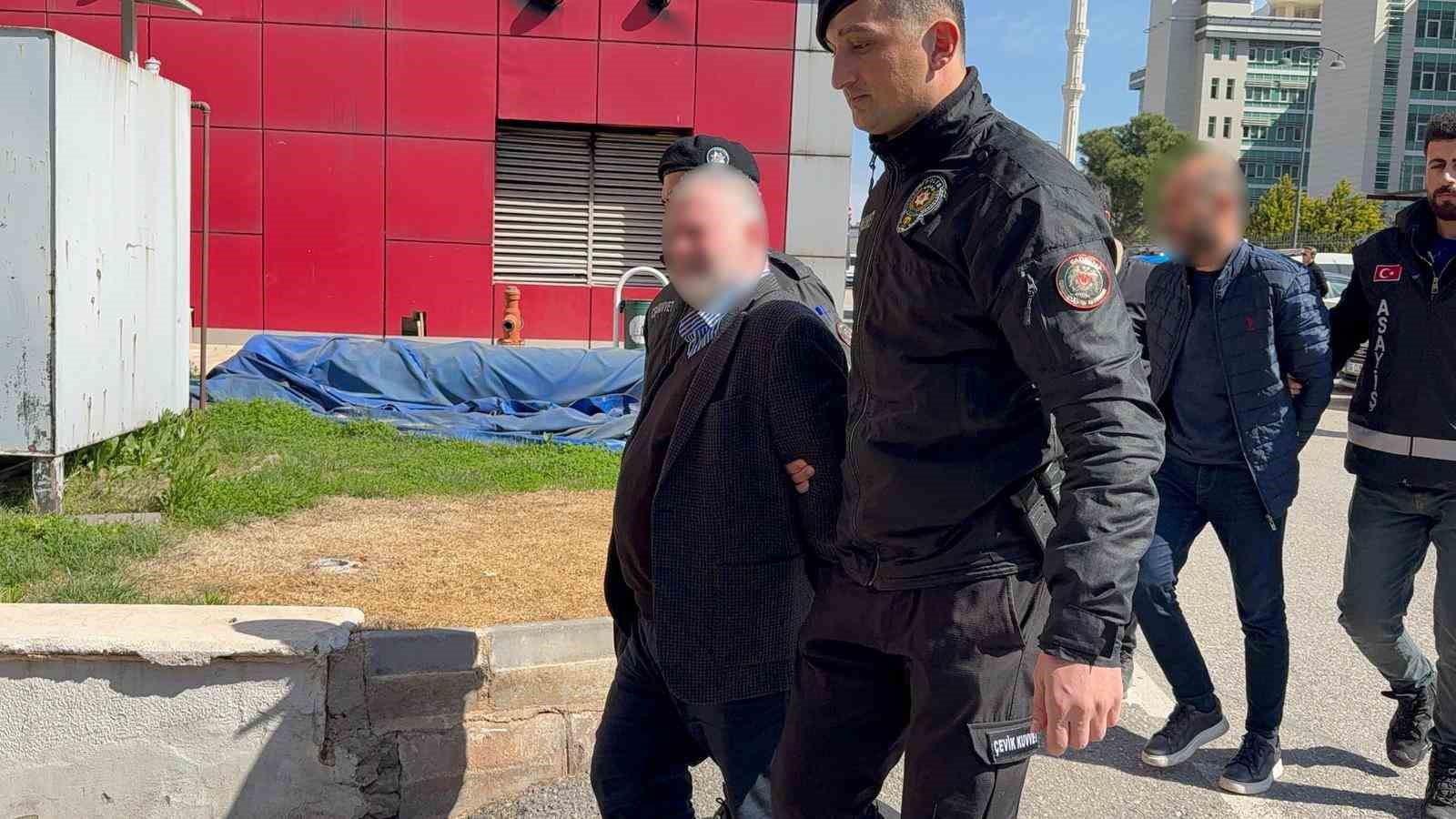 7 üniversite bitiren GAÜN öğretim görevlisinden 521 milyonluk vurgun
