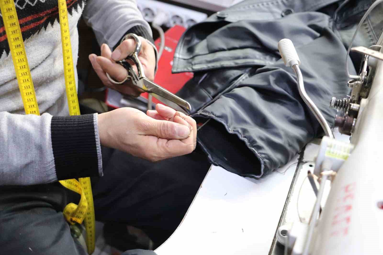 7 yaşında yırtık yapıştırarak başladığı dericilikte şimdi dünyaya satış yapıyor
