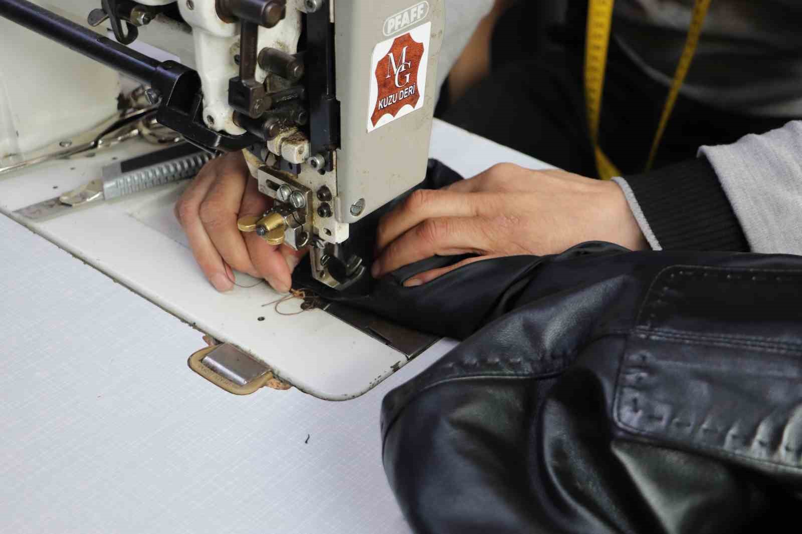 7 yaşında yırtık yapıştırarak başladığı dericilikte şimdi dünyaya satış yapıyor
