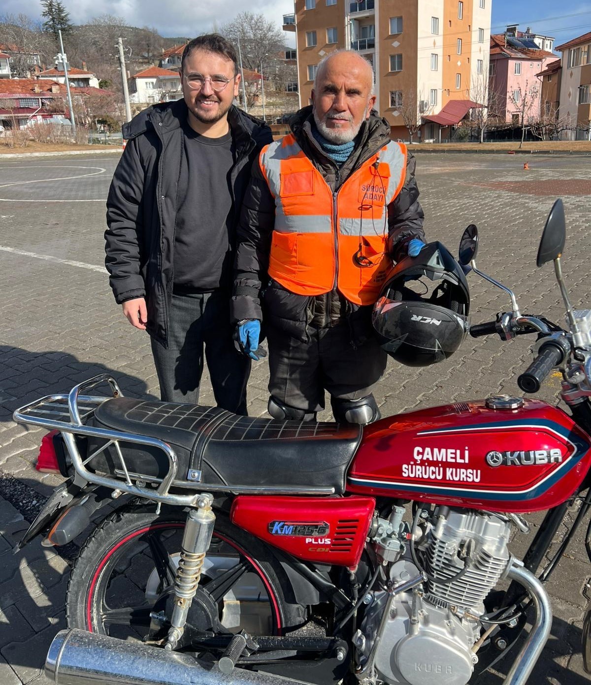 70 yaşında hem araba hem motosiklet ehliyeti aldı
70 yaşında hem araba hem motosiklet ehliyeti aldı