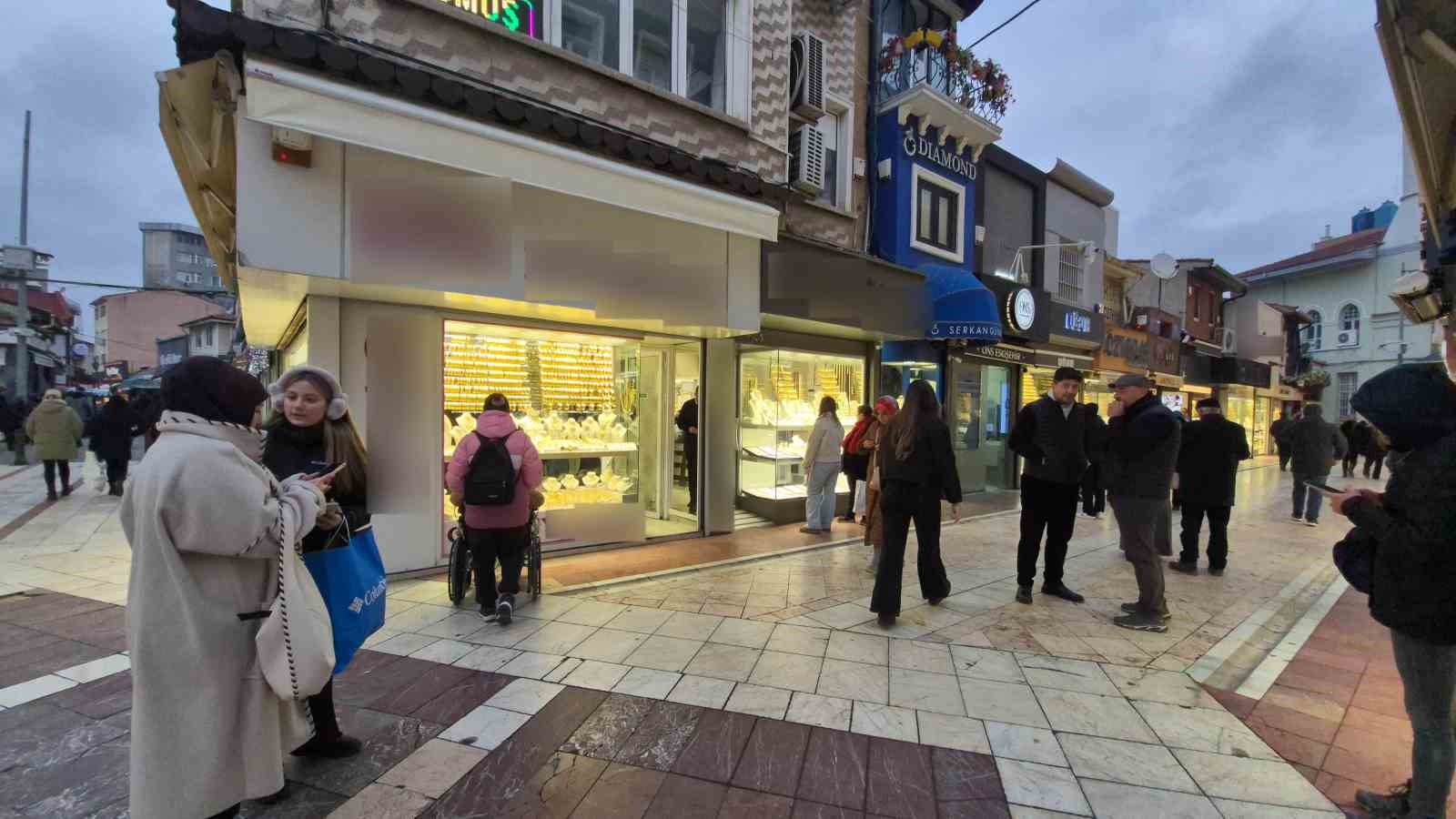 700 bin liralık vurgunu dikkatli esnaf önledi
