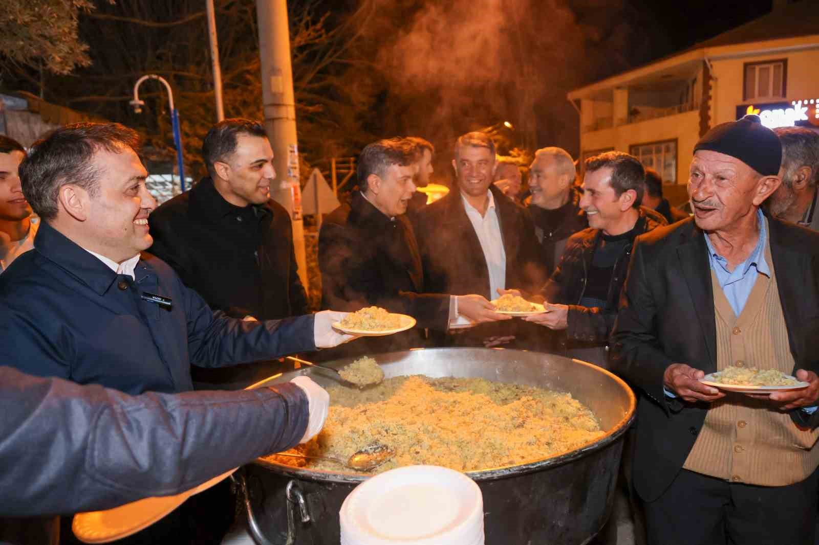 700 yıldır sürdürülen ’Kadir pilavı’ geleneği bu yıl da devam etti
