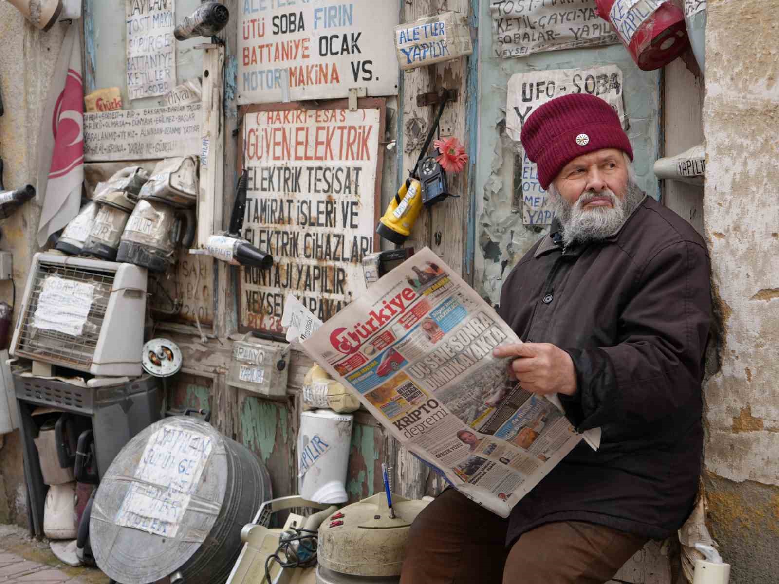 72 yaşındaki elektrik ustası, 25 yıldır biriktirdiği malzemelerle dükkanını adeta müzeye çevirdi
72 yaşındaki elektrik ustası, 25 yıldır biriktirdiği malzemelerle dükkanını adeta müzeye çevirdi