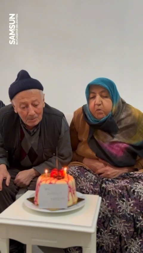 74 yaşında ilk defa doğum günü kutladı
