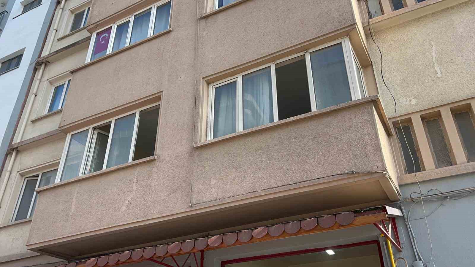 74 yaşındaki adam çöp evde ölü bulundu
