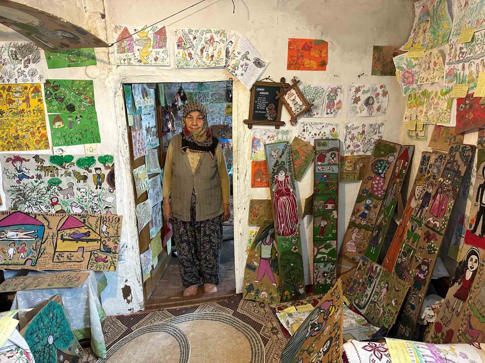 74 yaşındaki Hakime teyzenin resim tutkusu
