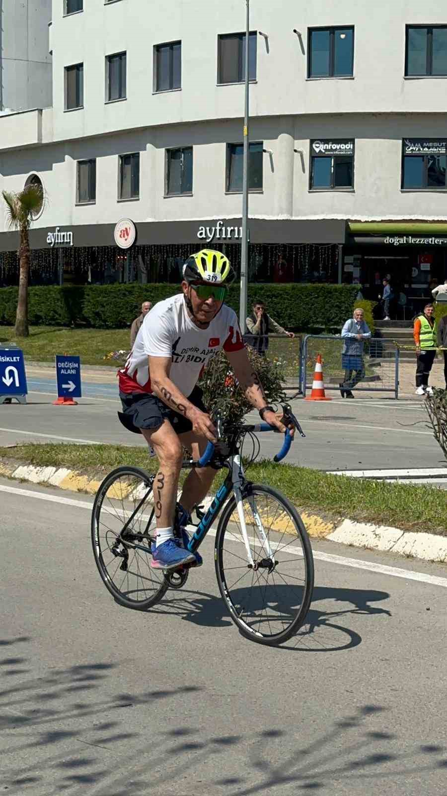 75 yaş üstü kategoride birinci olan milli sporcu Ali Bıdı Türkiye Kupası sahibi oldu
