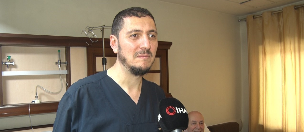 75 yaşında ‘minimal invaziv’ yöntemiyle bypass olan hastaya doktorlardan mesaj: "Bu seni 40 sene götürür"
