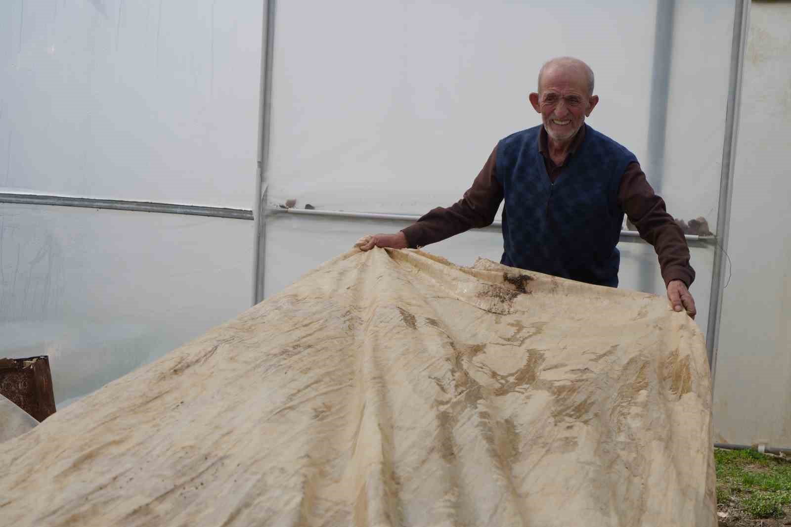 76 yaşındaki Bayburtlu üretici ata tohumları için zirai don nöbetinde
