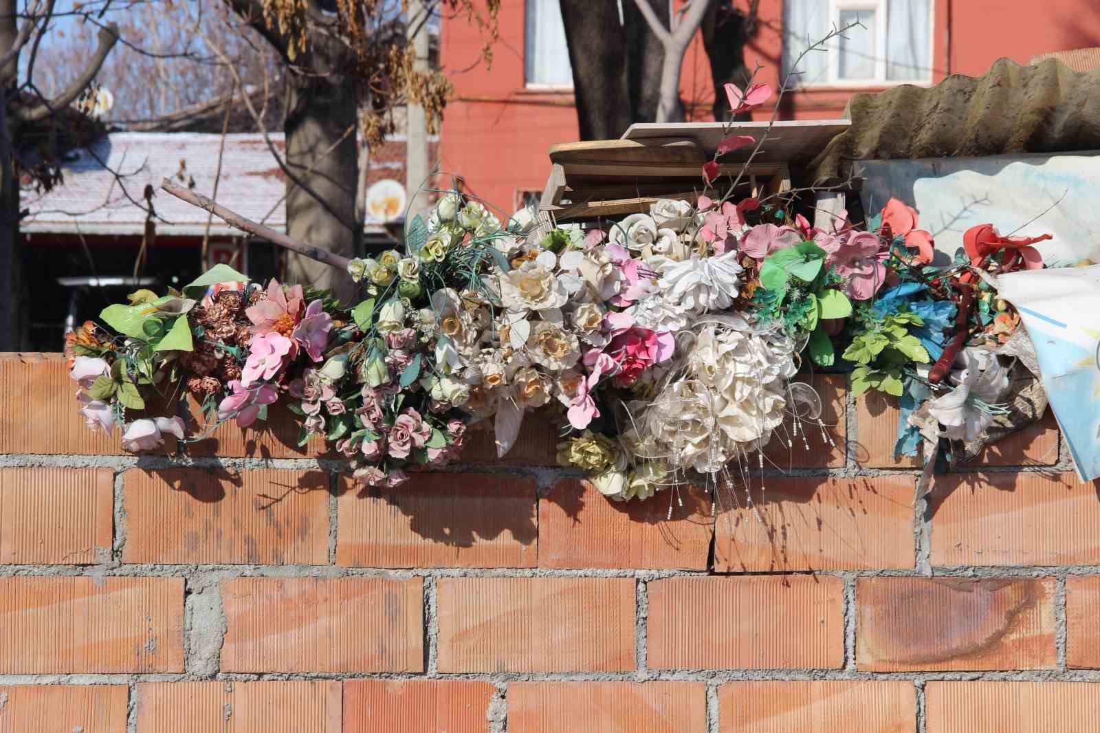 79 yaşındaki adamın bayrak hassasiyeti: Atık toplarken bulduğu bayrakları evinin duvarına asıyor
79 yaşındaki adamın bayrak hassasiyeti: Atık toplarken bulduğu bayrakları evinin duvarına asıyor