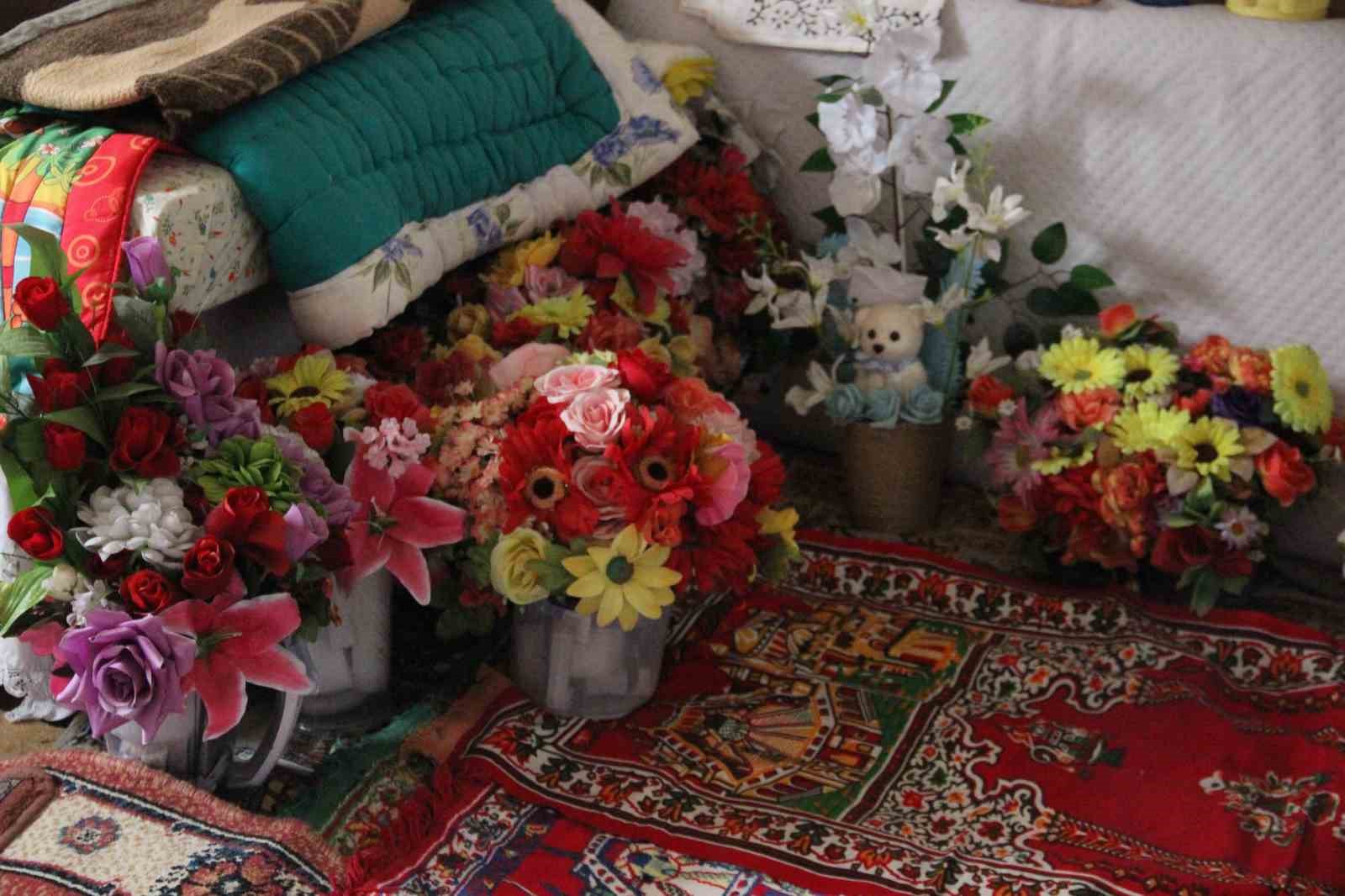 79 yaşındaki adamın bayrak hassasiyeti: Atık toplarken bulduğu bayrakları evinin duvarına asıyor
79 yaşındaki adamın bayrak hassasiyeti: Atık toplarken bulduğu bayrakları evinin duvarına asıyor