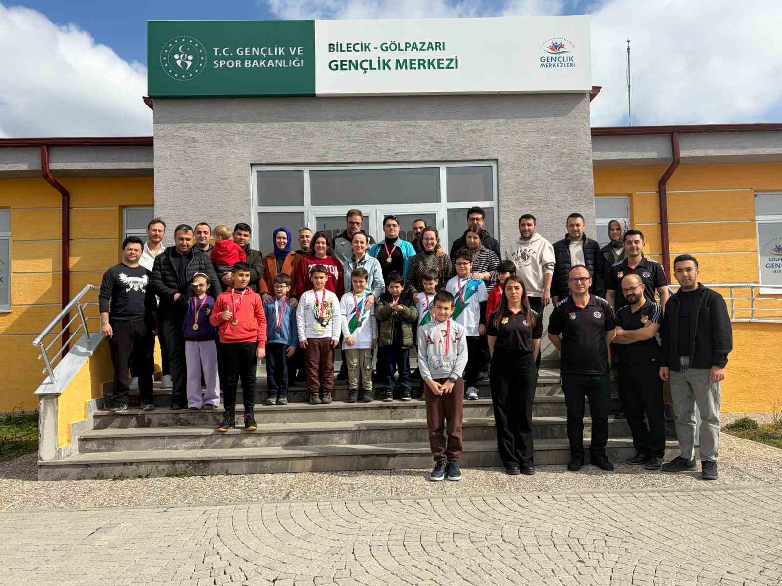 7’den 70’e ’Satranç Turnuvası’nda ter döktü
7’den 70’e ’Satranç Turnuvası’nda ter döktü