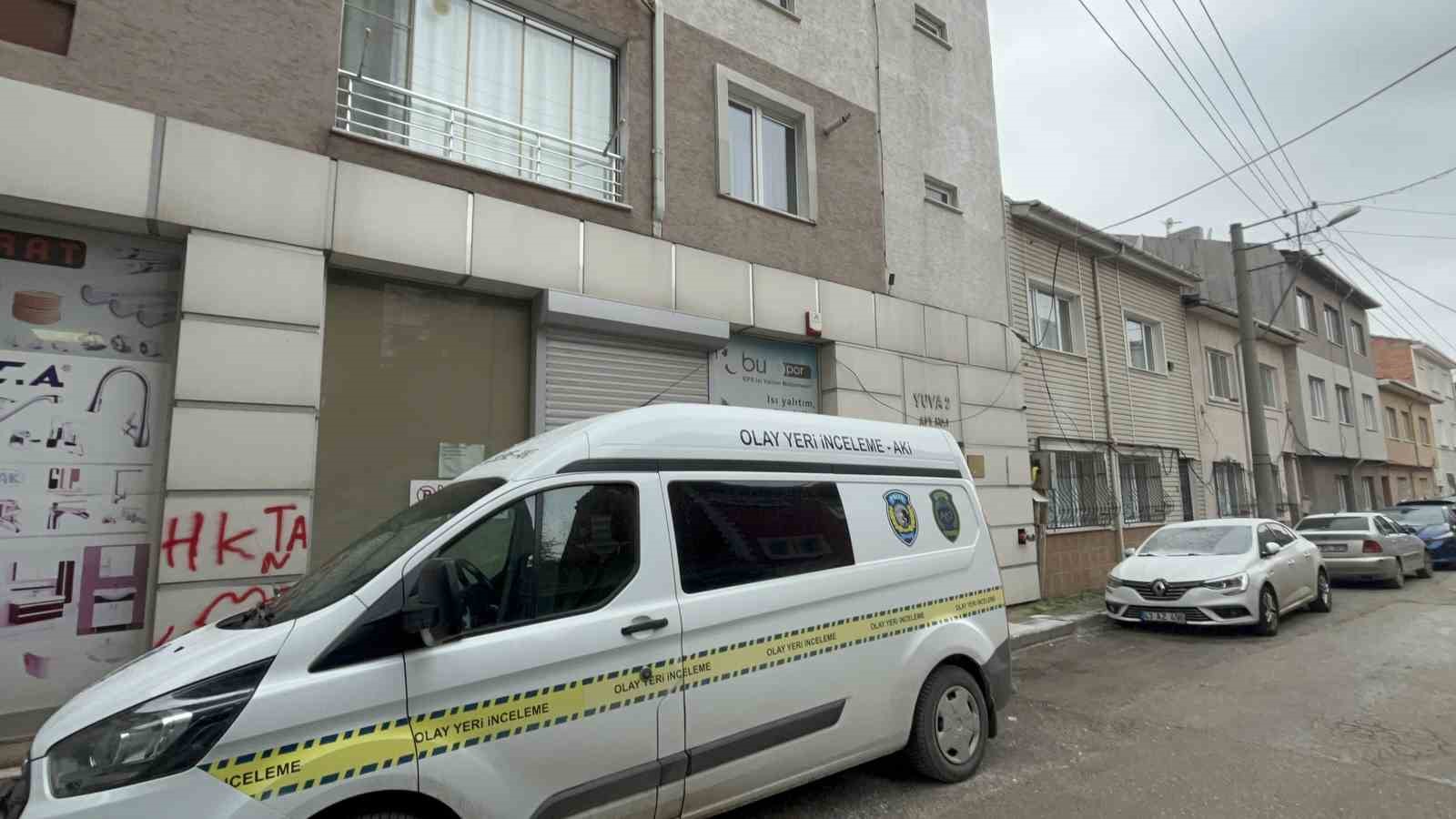 7’nci kattan atlayan adamın evinden eşinin cesedi çıktı
