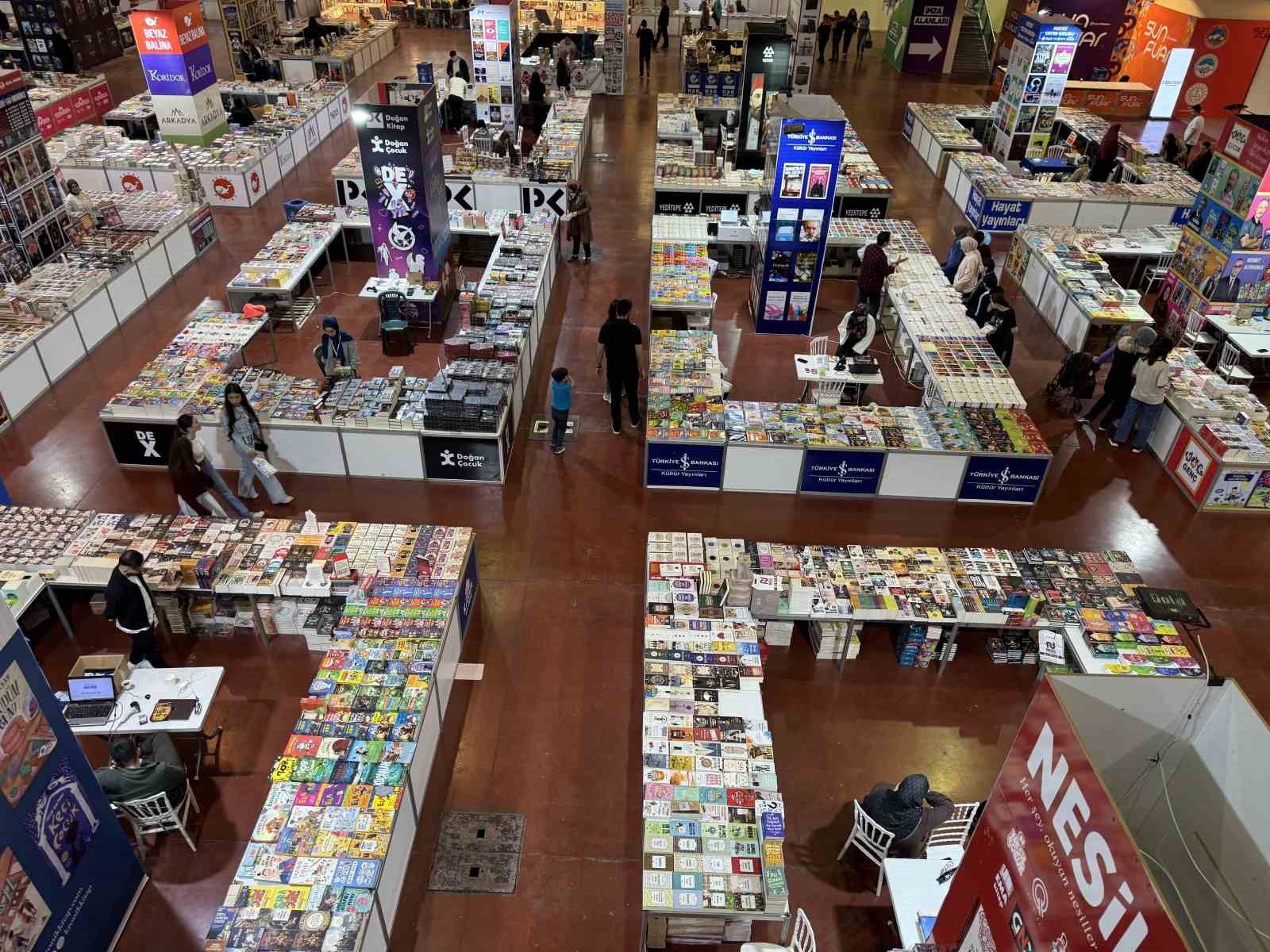 8. Kayseri Kitap Fuarı kapılarını ziyaretçilerine açtı
