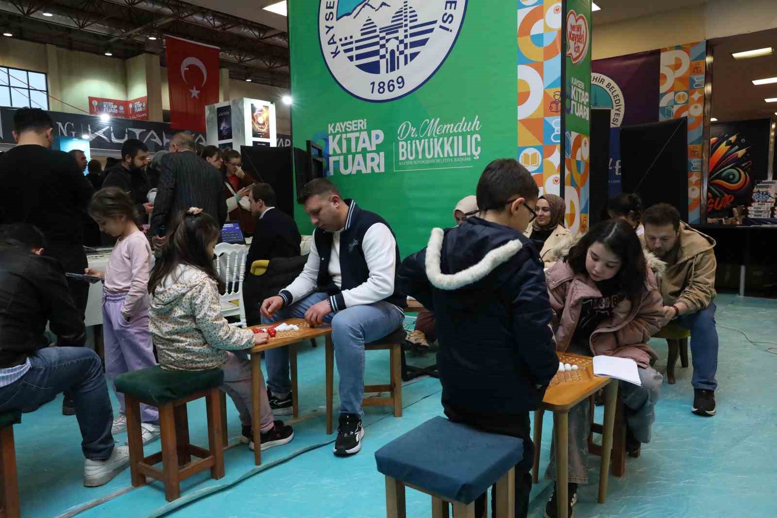 8. Kayseri Kitap Fuarı’nda KAYMEK standına yoğun ilgi
