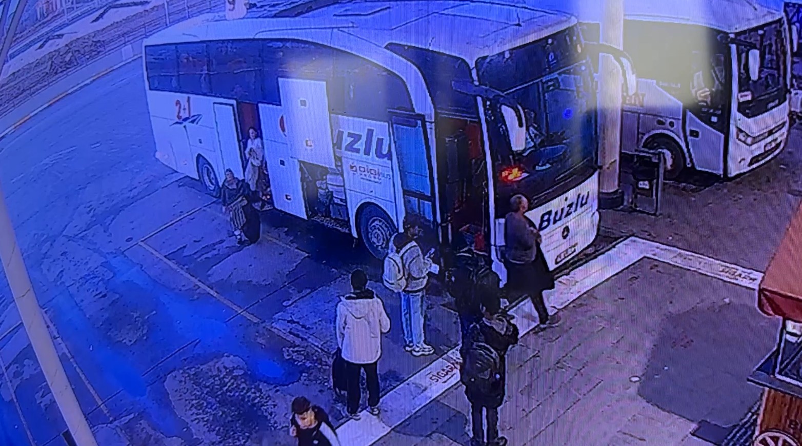 8 kişinin hayatını kaybettiği kazaya karışan otobüs Isparta’dan son kez yolcu alırken görüntülendi
