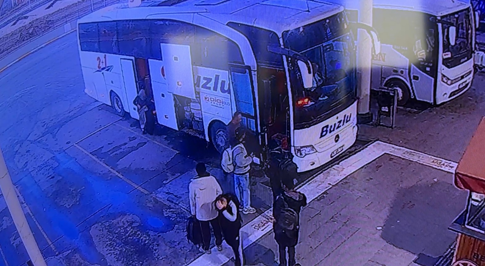 8 kişinin hayatını kaybettiği kazaya karışan otobüs Isparta’dan son kez yolcu alırken görüntülendi
