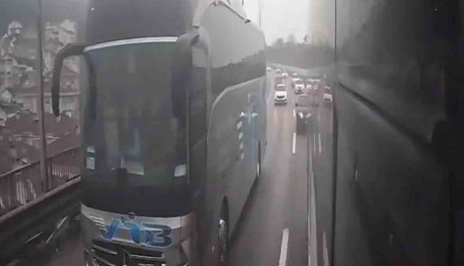 8 kişinin yaralandığı kaza anı kamerada
