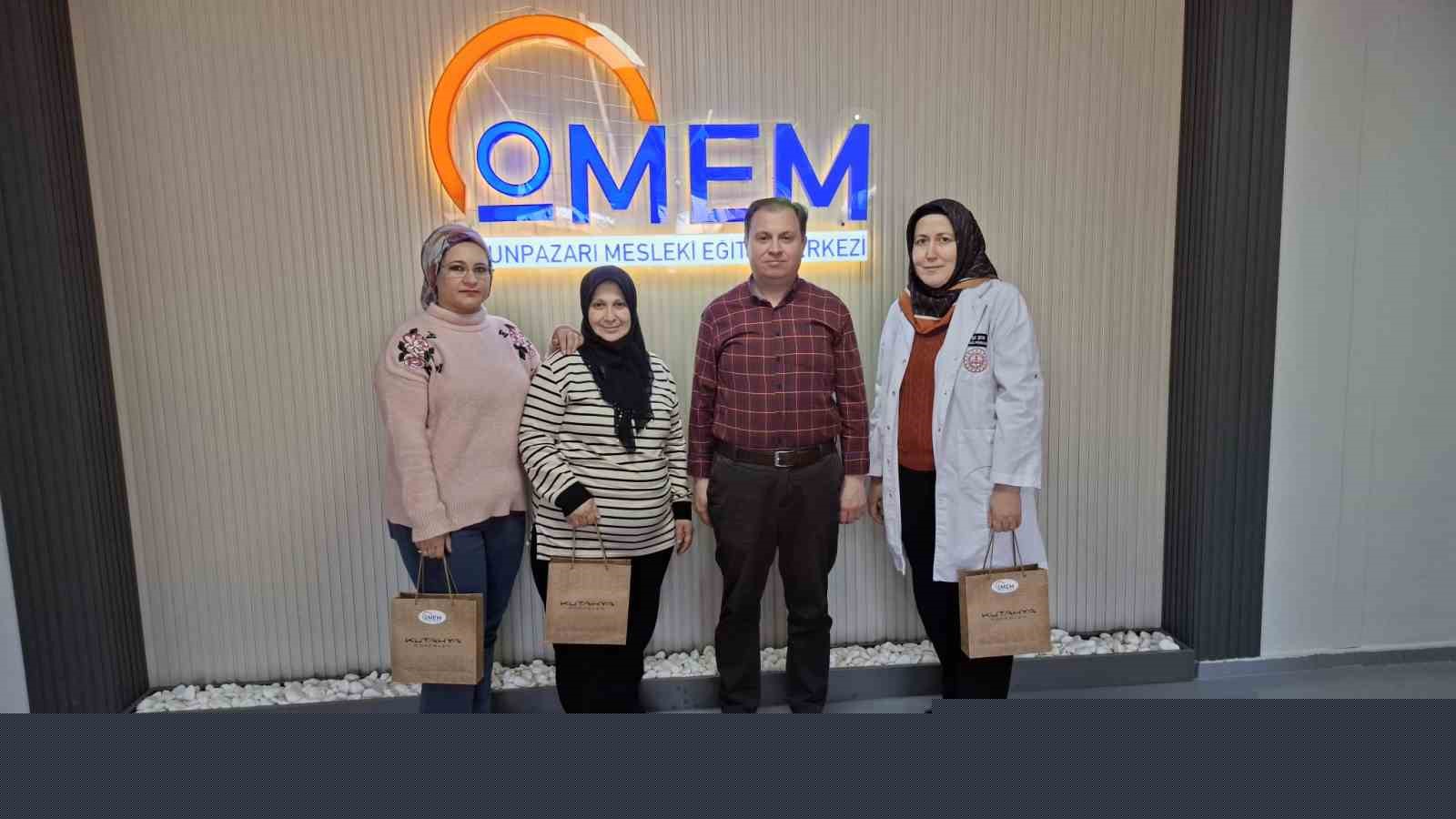 8 Mart Dünya Kadınlar Günü’nde öğretmenlerini ve çalışanlarını unutmadılar
