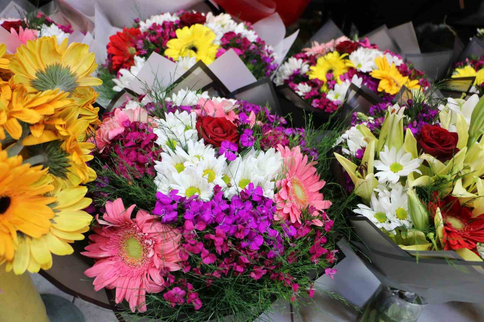 8 Mart öncesi çiçekçilerde yoğun hazırlık
