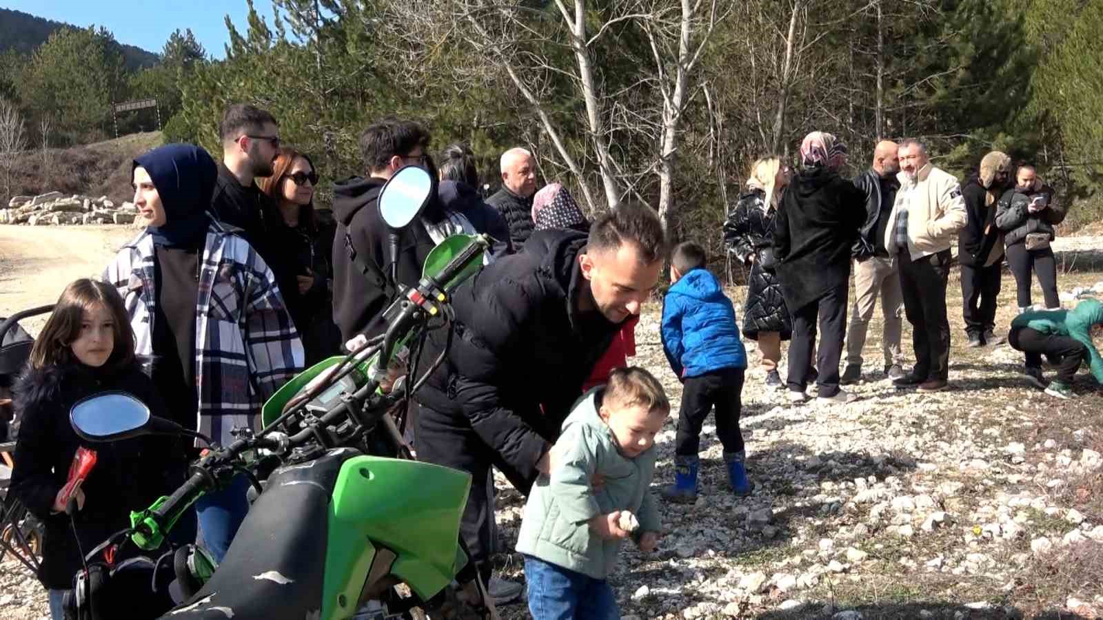 8 Mart’ta direksiyon kadınlarda: Bolu’da zorlu parkurun tozunu attırdılar
